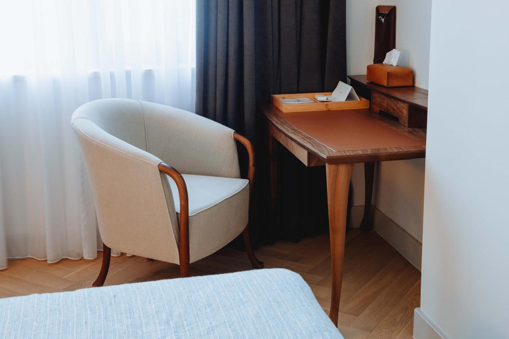 Pana Boutique Hotel Sjymkent Exteriör bild